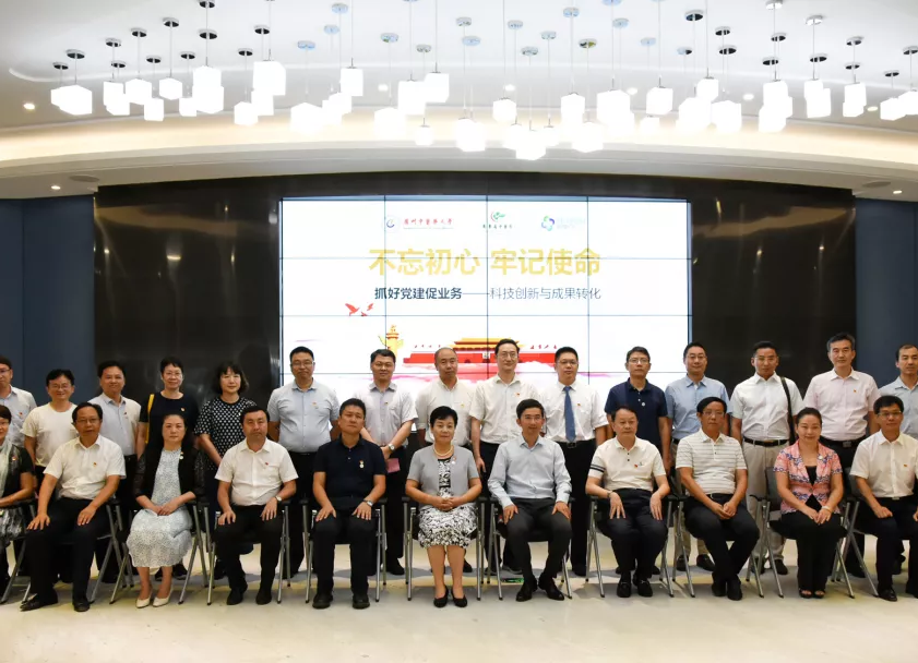 謀劃校企多方位合作，推進產學研醫新發展